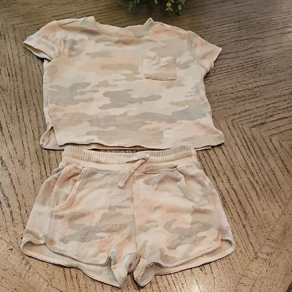 Camo Print Two-Piece Set Size XS 4-5
